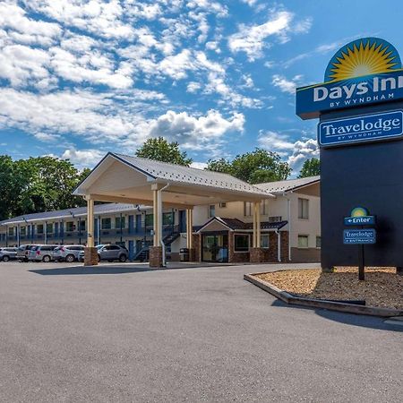 Travelodge By Wyndham Charles Town - Harpers Ferry Екстериор снимка
