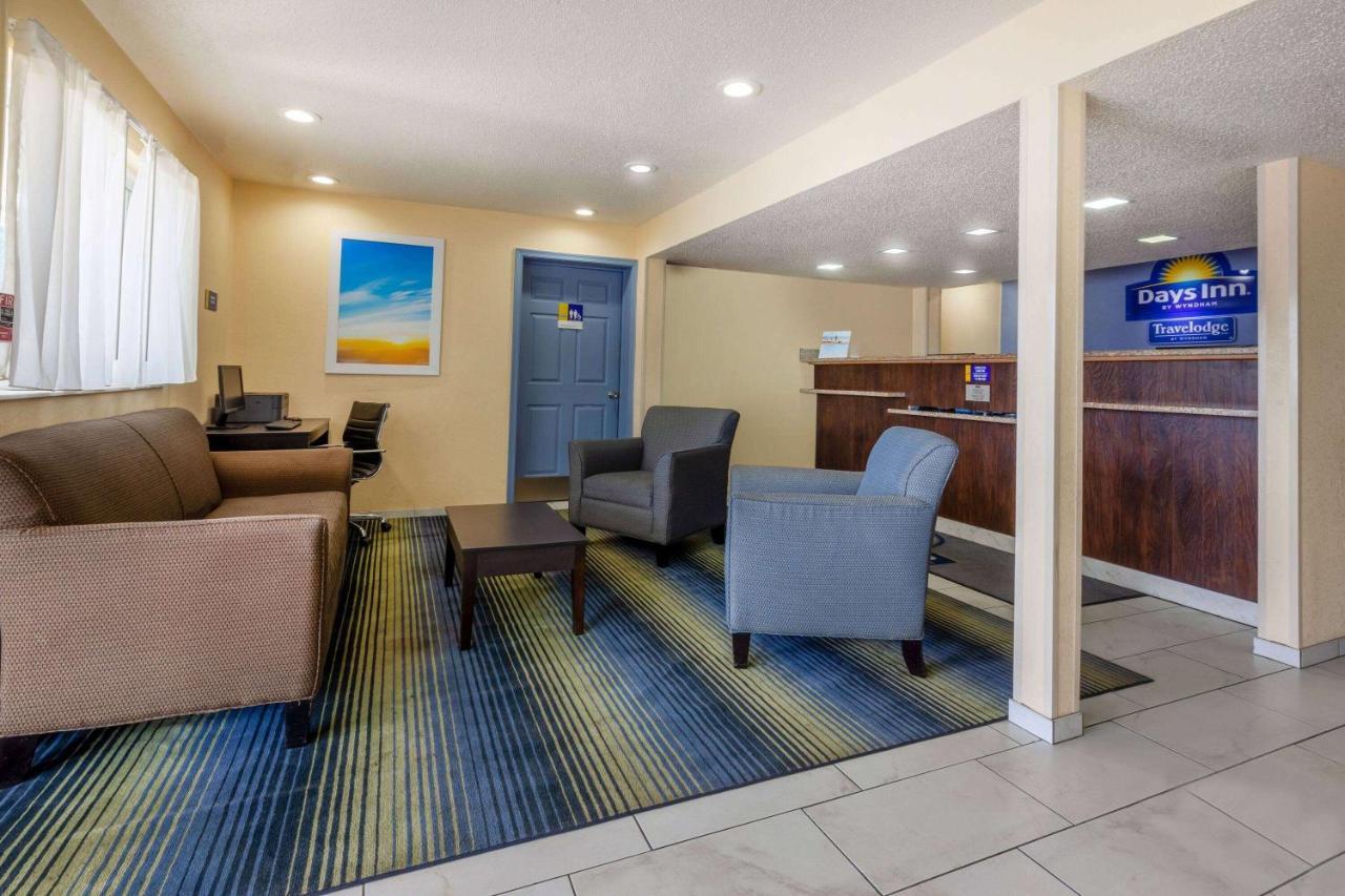 Travelodge By Wyndham Charles Town - Harpers Ferry Екстериор снимка