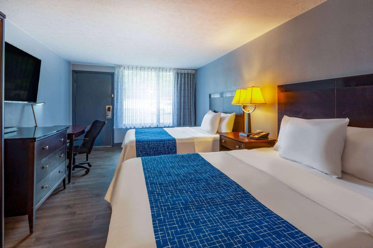 Travelodge By Wyndham Charles Town - Harpers Ferry Екстериор снимка