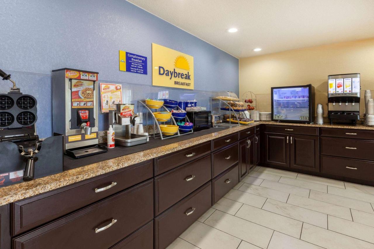 Travelodge By Wyndham Charles Town - Harpers Ferry Екстериор снимка